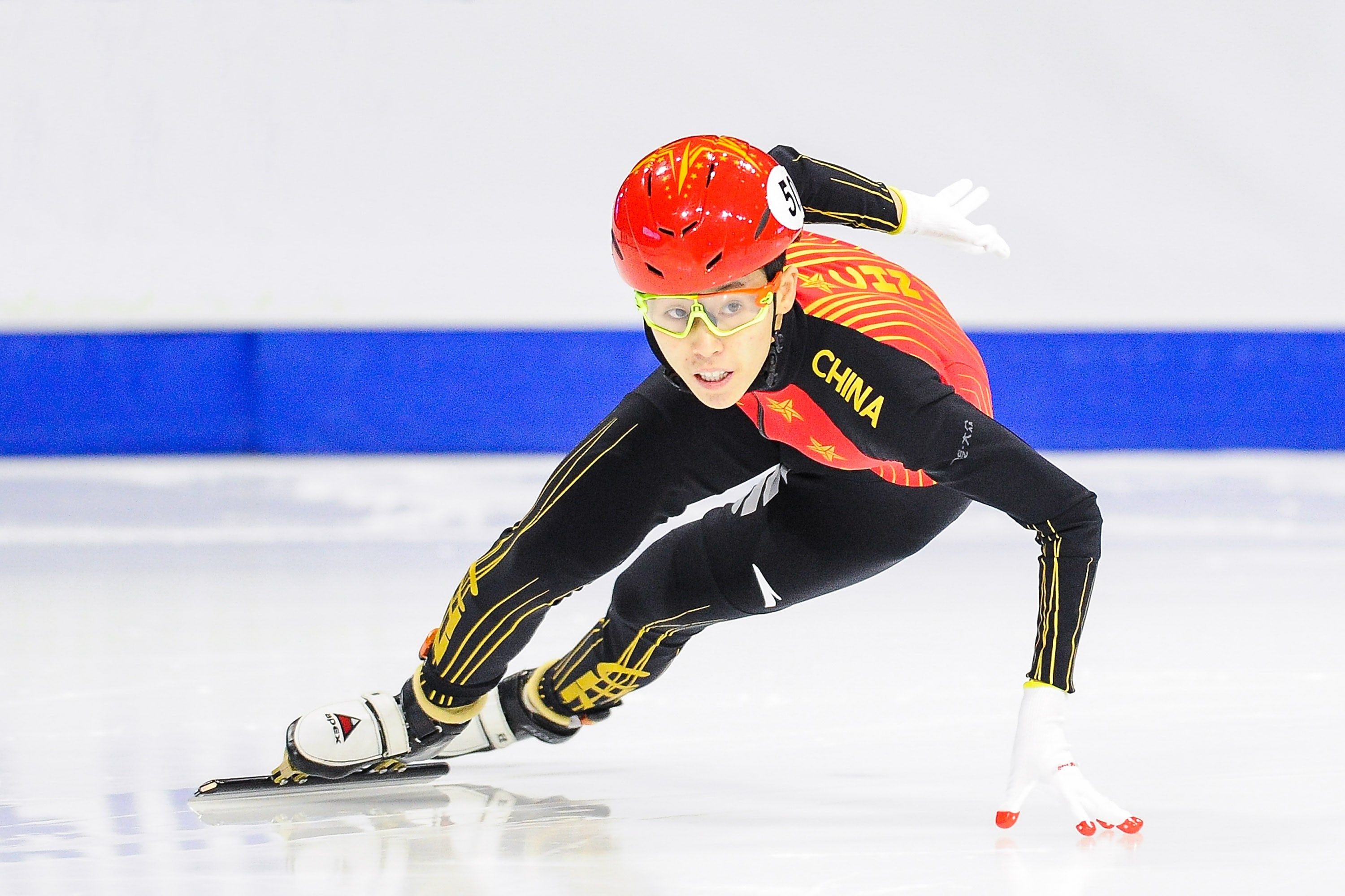 中国出身のスピードスケーター、范可新選手は北京で2つのメダルを獲得しました