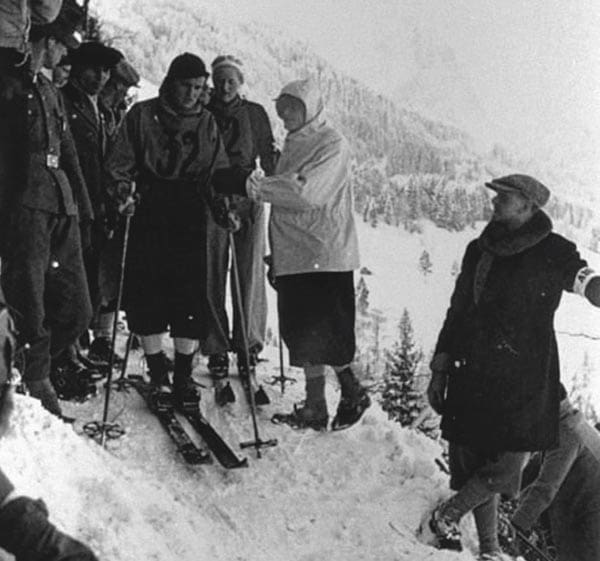 1936年の冬季オリンピックでスキー競技が開始