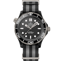 ブラックダイアルウォッチ、ブラックセラミック製ケース、NATOストラップ bracelet - Seamaster Diver 300M 43.5 mm, ブラックセラミック   NATOストラップ - 210.92.44.20.01.002が付属